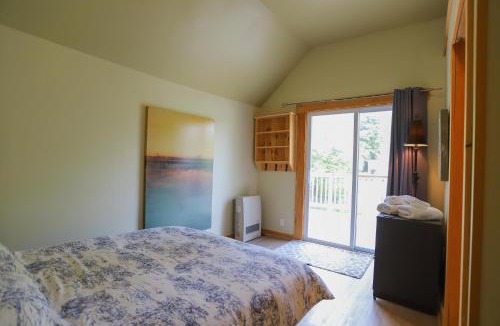 Haliburton Bed & Breakfast | 23Maple