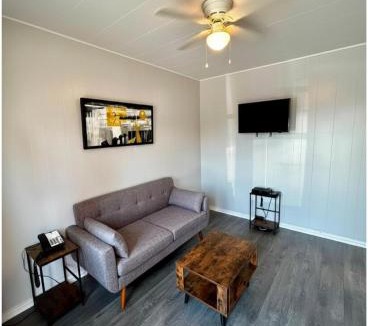 East Side Hotel | 2400 Motel