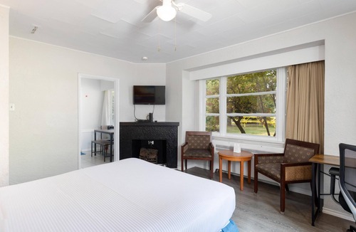 East Side Hotel | 2400 Motel