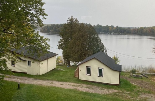 Alban Resort | 26 French River Rooms