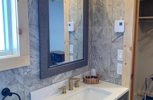 Alban Resort | 27 French River Rooms
