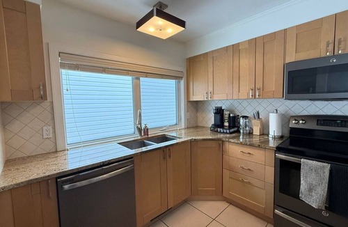 Southeast Edmonton House | 2Bed Bright & Stylish Ritchie Urban Retreat
