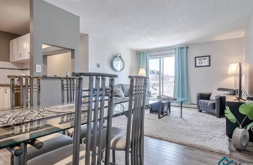 Southwest Calgary Condo | 2BR 1BA Near 17th Ave with Parking