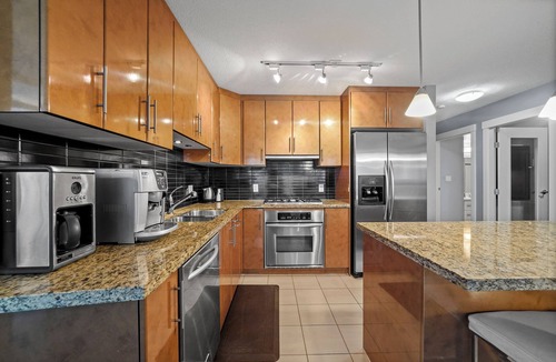 Downtown Vancouver Condo | 2br/2ba/2den Condo, Views, Pool, Gym@1200sqft