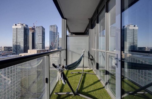 Toronto Entertainment District House | 2BR 2BTH w Million Dollar View of CN tower