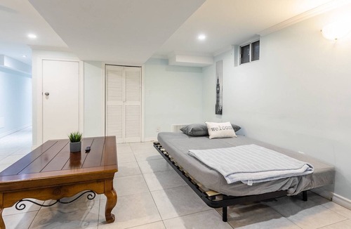 Little Italy Apartment | 2BR Apt - Close to Trinity Bellwoods Park!