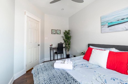 Central Hamilton Apartment | 2BR Apt w King Bed & Netflix -Near Downtown