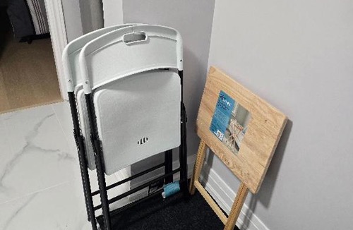 Niagara Falls Apartment | 2BR Clifton Hill Retreat Walk to Falls Parking