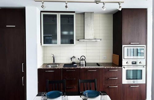Toronto Entertainment District Apartment | 2BR Downtown Toronto Condo Steps to Union/CN Tower