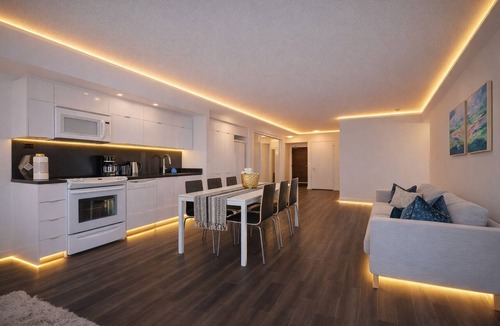 Wellington Place Hotel | 2BR Downtown Toronto Retreat with Free Parking