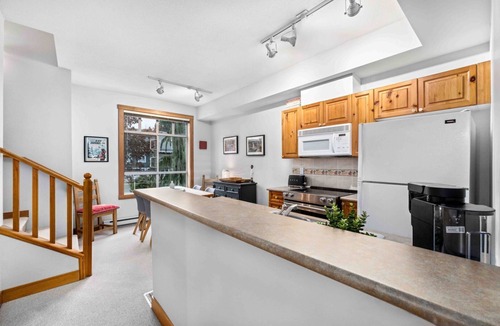 Village North House | 2BR | Granite Court | Village Location | King Bed | Private Balcony | Parking | Fireplace