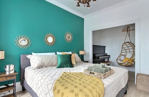 Quartier 5-4 Apartment | 2BR - Hot Tub & 2 Parking - 8 min to Old Quebec