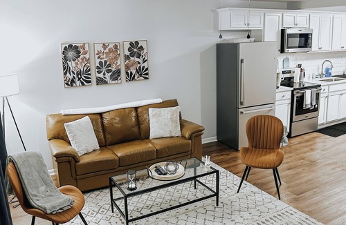 Crabtree House | 2BR in Desirable North Hills Neighborhood
