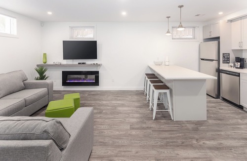 Saskatoon House | 2BR Lower Suite near Broadway w/Fireplace