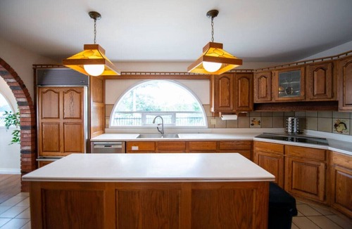 Gibsons House | 2BR Oceanfront Getaway with Stunning Coastal Views