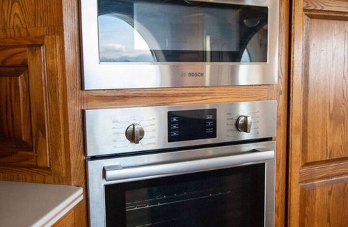 Gibsons House | 2BR Oceanfront Getaway with Stunning Coastal Views