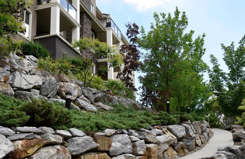 Quail Ridge Condo | 2BR Plus Den - Relaxing and Spacious - Pool - Close to Golf, Wineries, Downtown