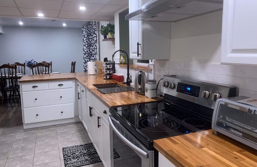 Ladner Apartment | 2BR Private Suite w/Parking, 30 mins to Vancouver