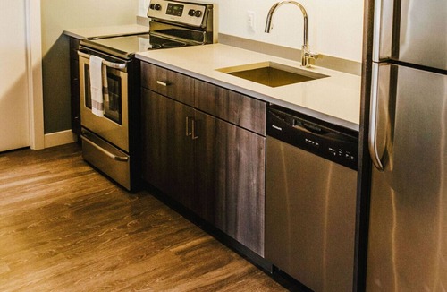 Winnipeg Apartment | 2BR Retreat with Gym, near Assiniboine Park Trails