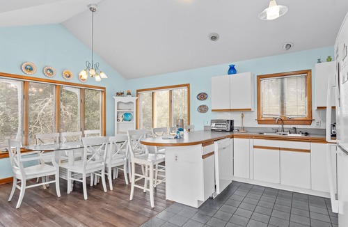 Colington House | 2BR with balcony, hammock, full kitchen, & W/D