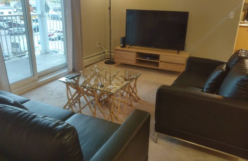 Stony Plain Condo | 2BR2Bath + Den Condo Near Westview w/ UG parking