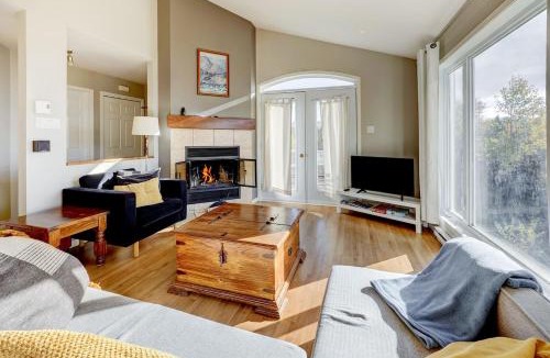 Petite-Riviere-Saint-Francois Apartment | 2CH - Fireplace Panoramic View - Upper Unit