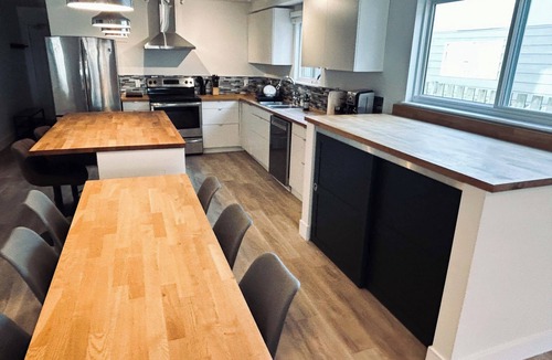 Squamish House | 3-BDRM (4 BEDS) 1-BATH - 6 people Home in Squamish