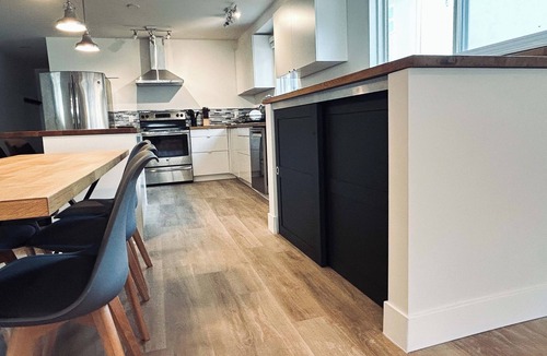 Squamish House | 3-BDRM (4 BEDS) 1-BATH - 6 people Home in Squamish