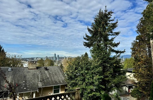 Surrey House | 3 Bed Suite - Best View In Town!