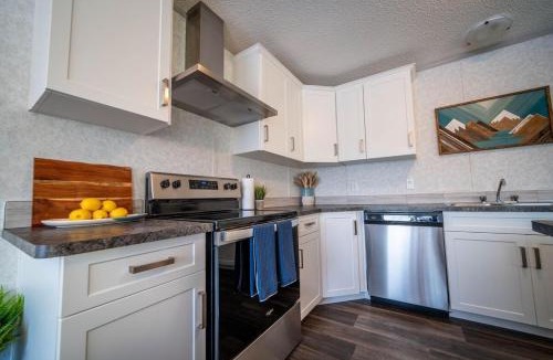 Invermere Apartment | 3 Bed Townhouse, Mountain Views, Large Deck, Air Con, Garage