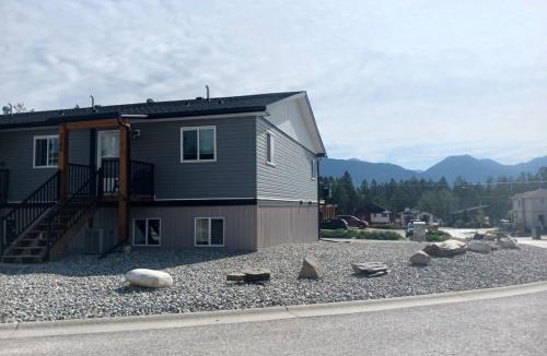 Invermere Apartment | 3 Bed Townhouse, Mountain Views, Large Deck, Air Con, Garage