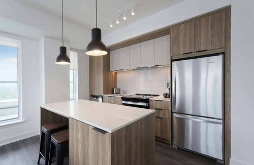 Downtown Mississauga Apartment | 3 Bedroom/2 Bathroom Suite