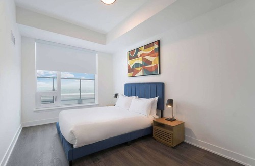 Downtown Mississauga Apartment | 3 Bedroom/2 Bathroom Suite