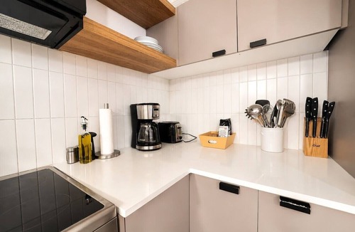 Shaughnessy Village Apartment | 3 Bedroom Apt in Downtown Montreal