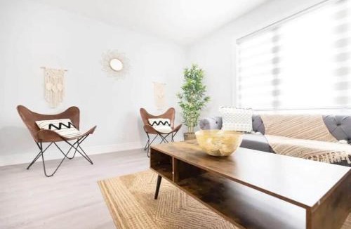 Clanton Park House | 3 Bedroom BOHO Home Near Rogers Downsview Stadium