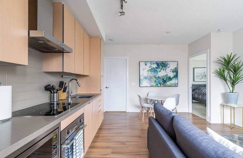 Wellington Place Hotel | 3-bedroom hotel in gorgeous Toronto with AC and comfort