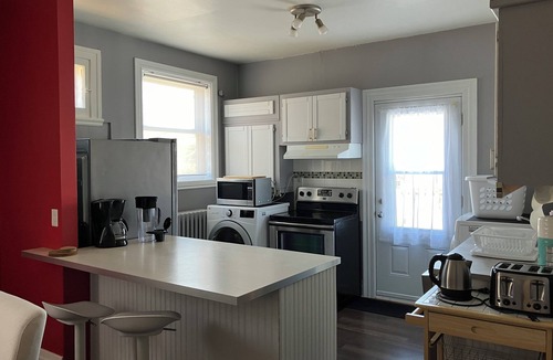 Cote-Des-Neiges—Notre-Dame-De-Grace Apartment | 3-bedroom, large, sunny, upper duplex near Snowdon metro