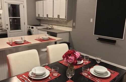 Cote-Des-Neiges—Notre-Dame-De-Grace Apartment | 3-bedroom, large, sunny, upper duplex near Snowdon metro