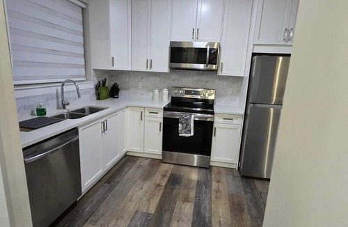 Abbotsford House | 3-bedroom townhome in enchanting Abbotsford with AC