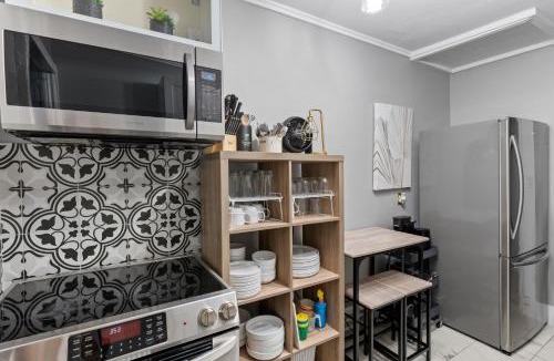 Windsor Apartment | 3 bedroom with laundry and parking at Windsor