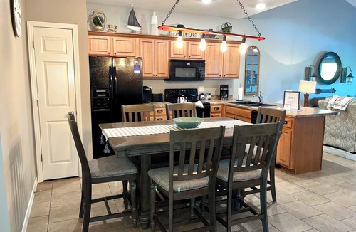 Hollister Condo | 3 BR, 2 Bath Upper Level Condo on Table Rock Lake, Dock Access and fireplace