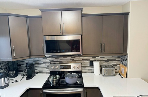 Regina House | 3 BR | Bonus RM | King Bed | Garage | Near Airport
