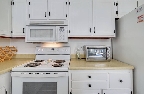 Myrtle Beach Apartment | 3 Mi to Surfside Beach & Pier: Townhome w/Balcony