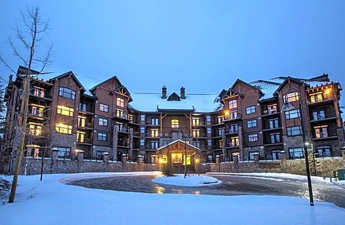 Golden Hotel | 3-Star Hotel ∙ Glacier Mountaineer Lodge