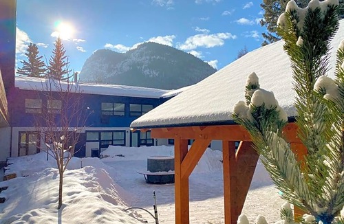 Banff Hotel | 3-Star Hotel ∙ The Dorothy Motel