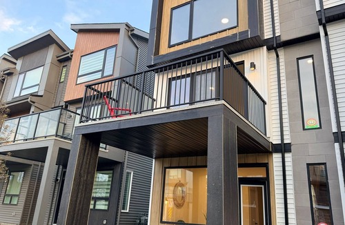 Southwest Edmonton House | 3 storey, 3 bedroom 2.5 bath, perfect for families