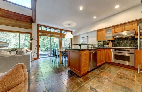 Village North Villa | 3BD/3BA Townhome Hot Tub, Garage