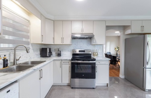 Newton House | 3BR/2BA Home – 30 Mins to YVR, Family-Friendly