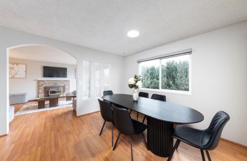 Delta House | 3BR-2BA Home30 Mins to YVR Family Friendly