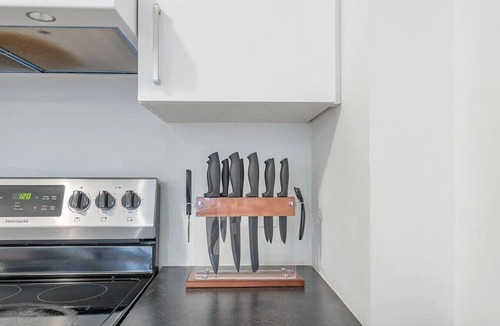 Golden Square Mile Apartment | 3BR Concordia Retreat – Comfortable Beds & Parking